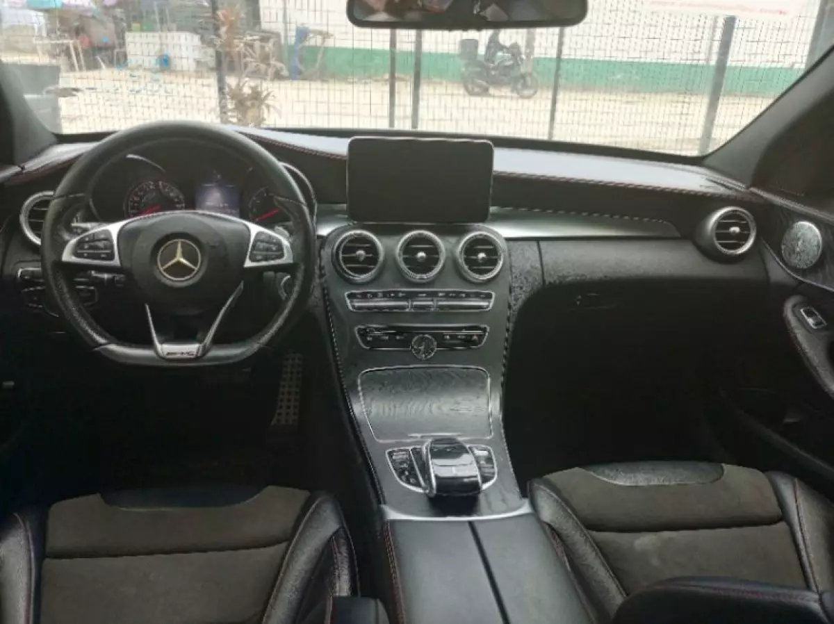 interiorFront
