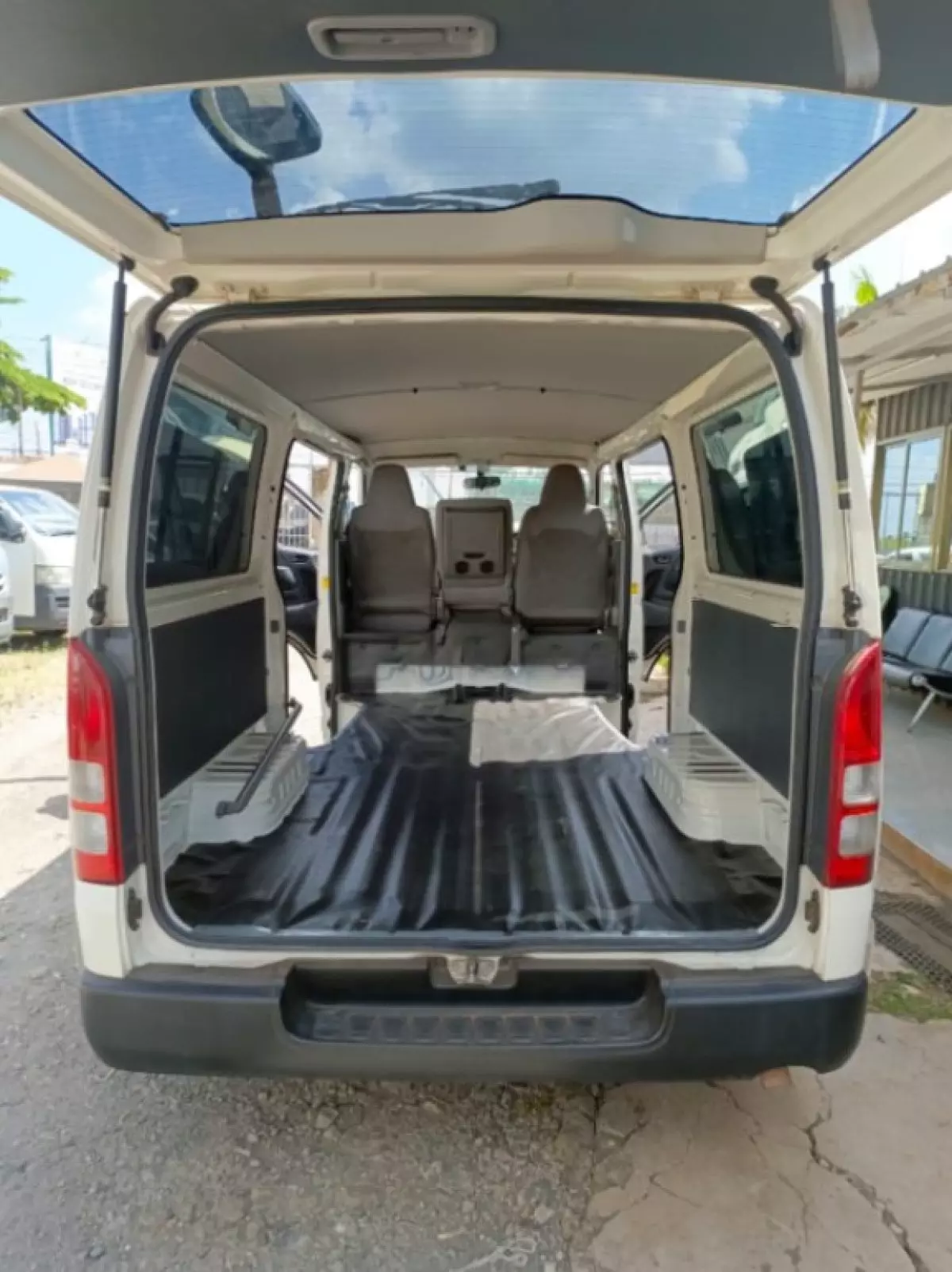 interiorBack