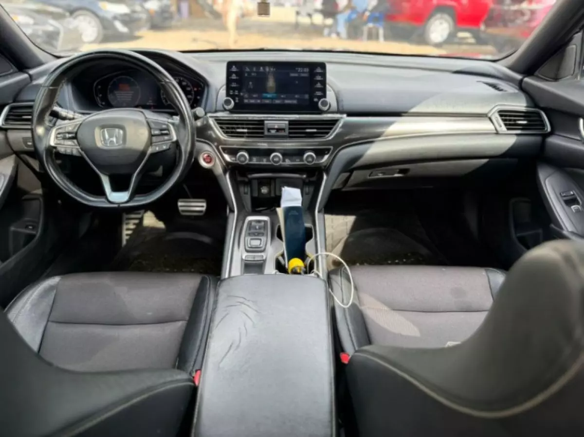 interiorFront