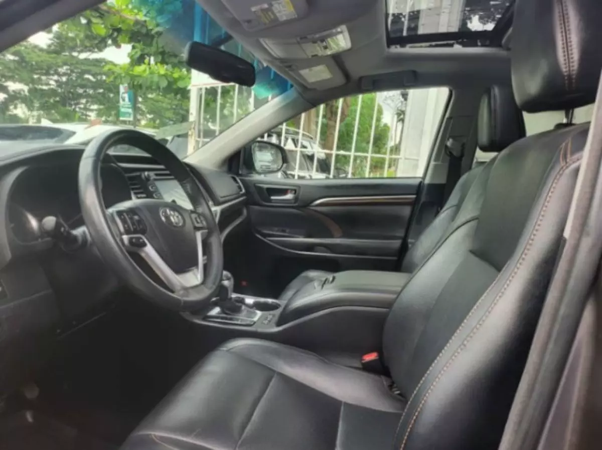 interiorFront
