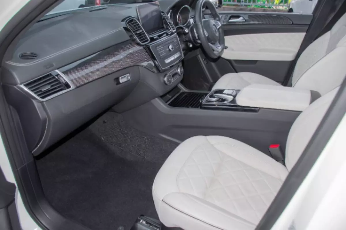 interiorFront