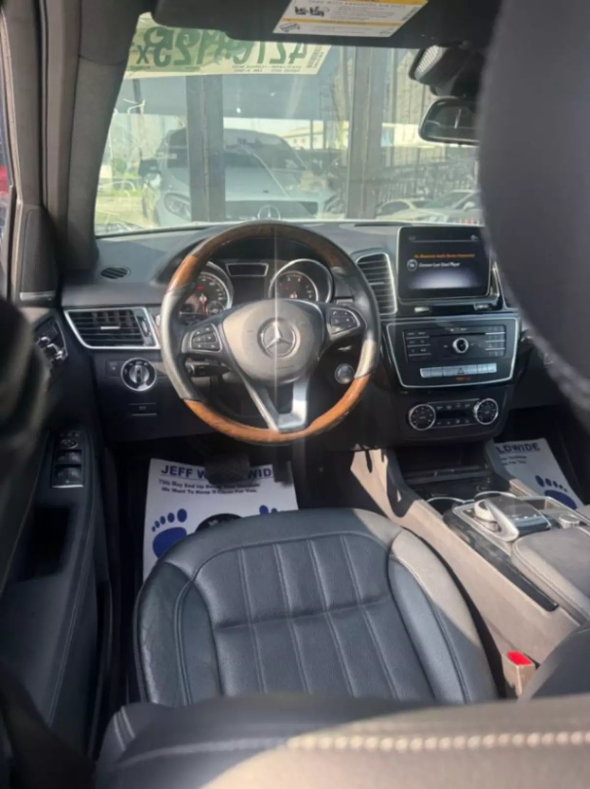 interiorFront