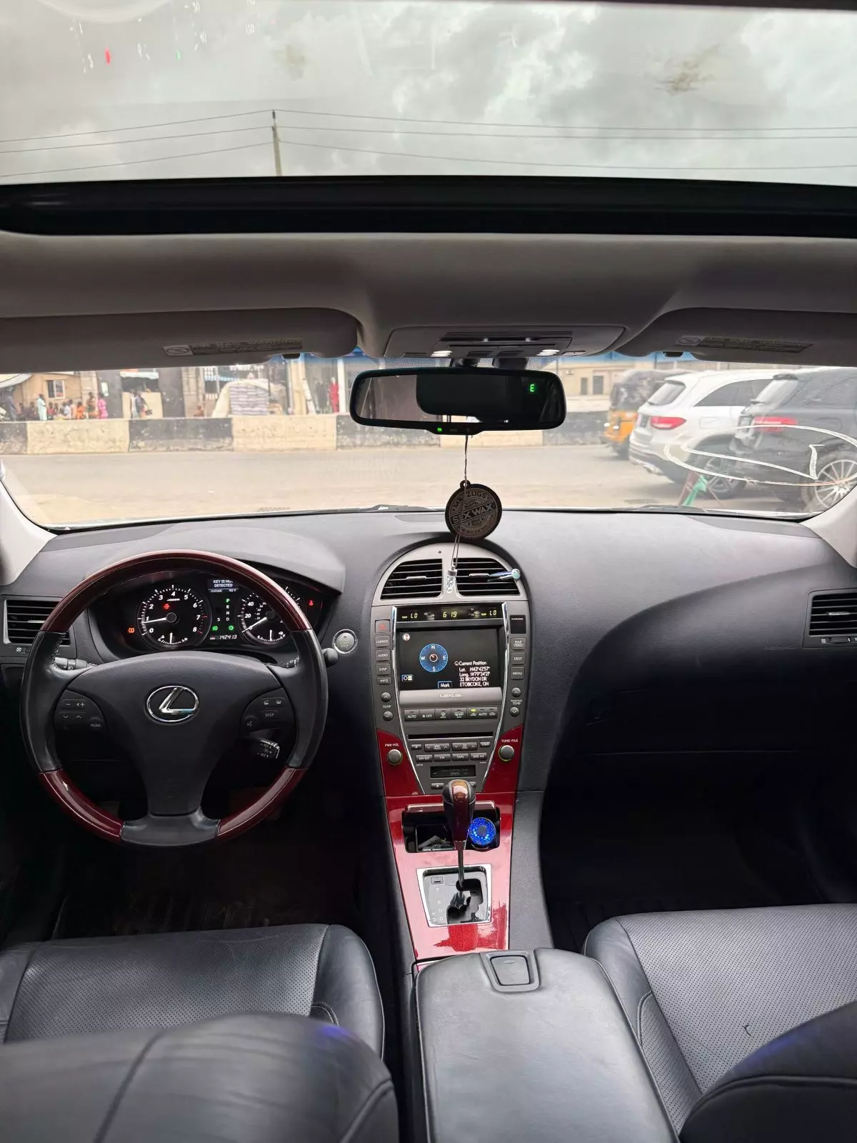 interiorFront