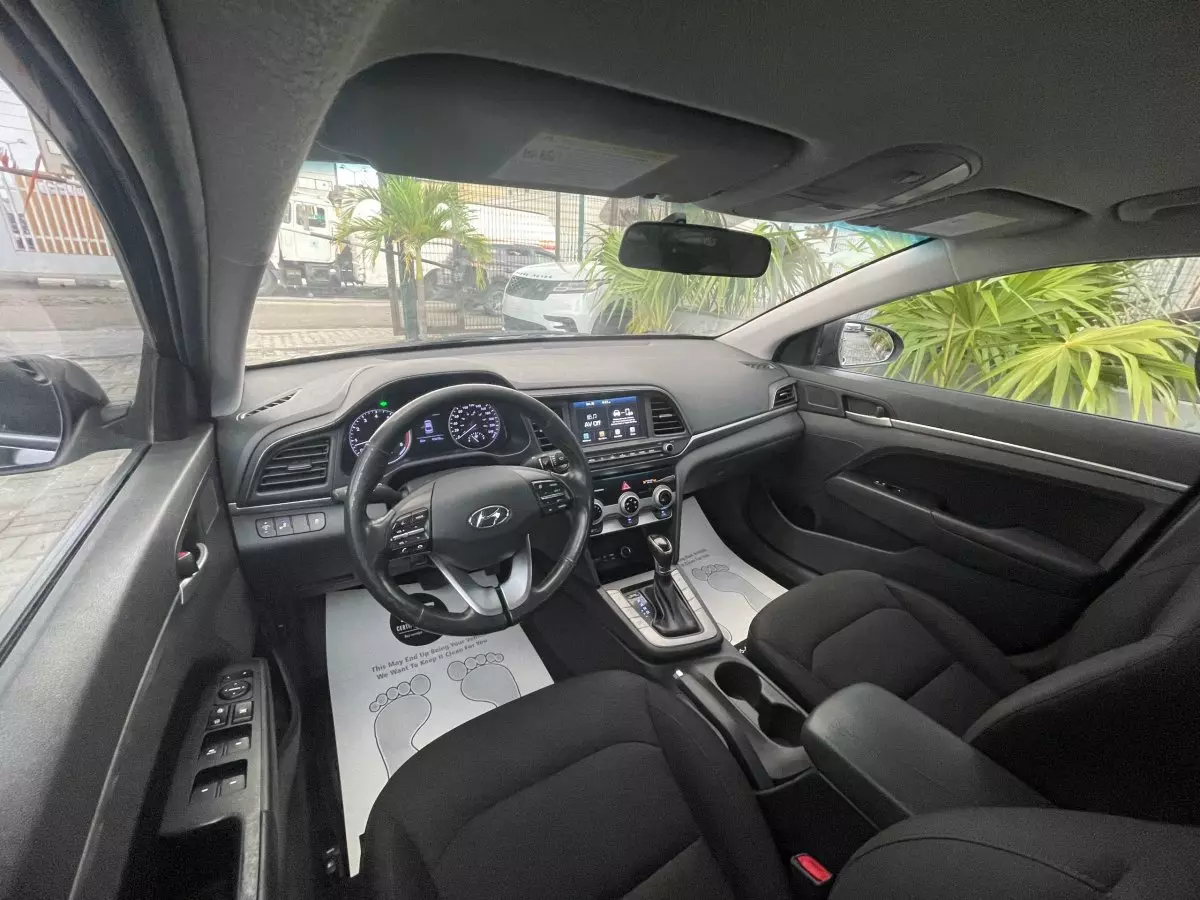 interiorFront