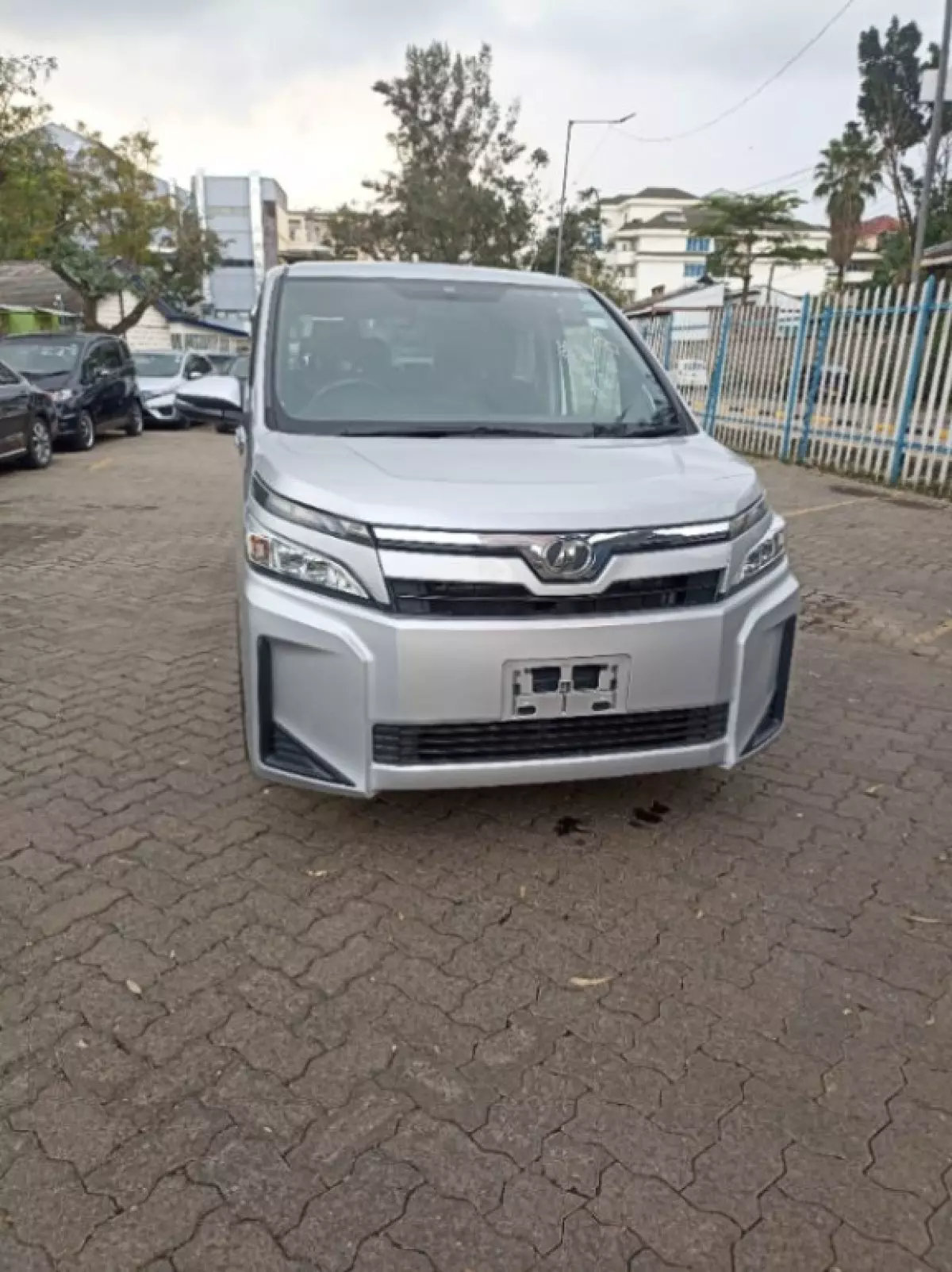Toyota Voxy  - 2017