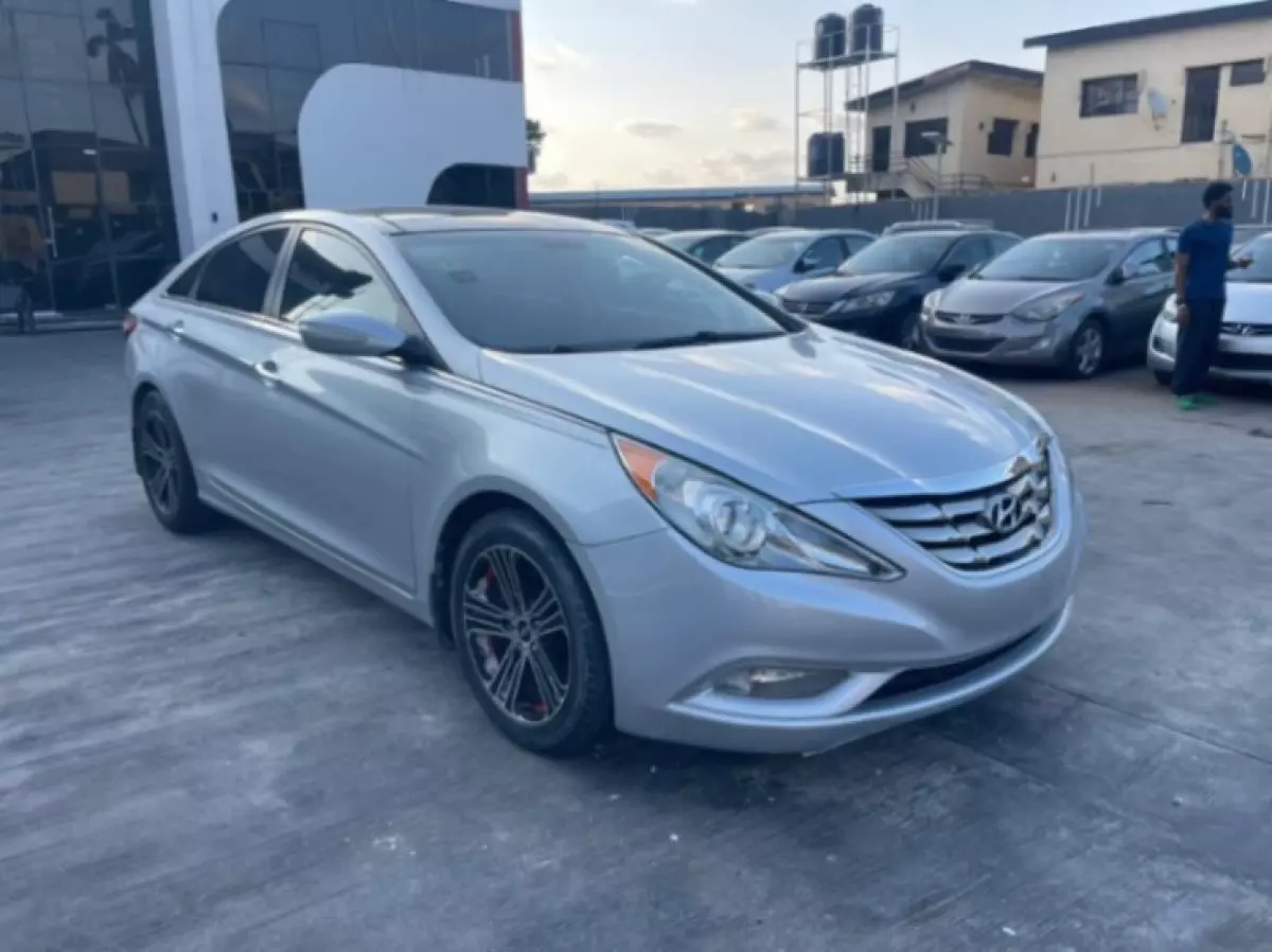 Hyundai Sonata - 2013