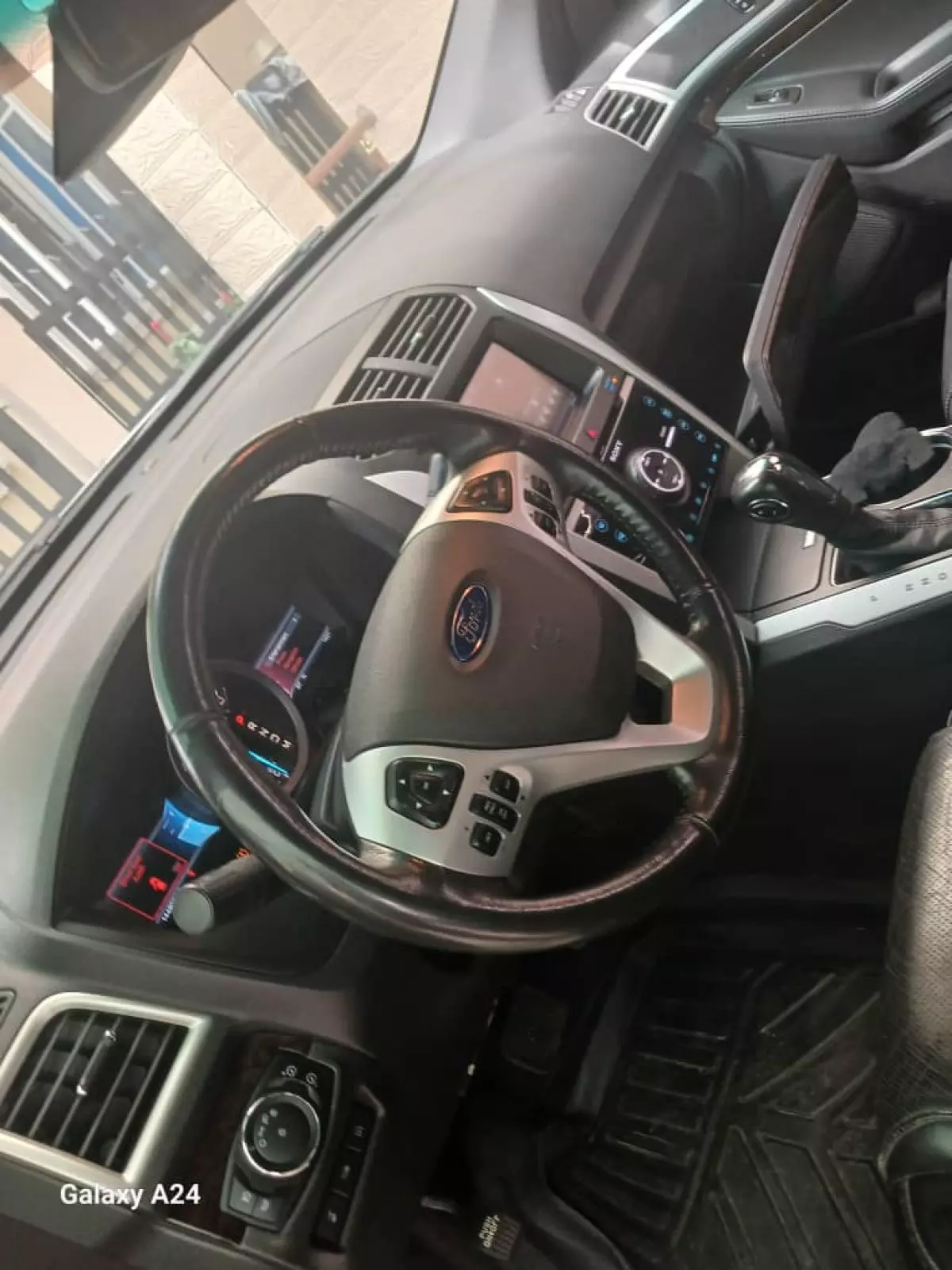 interiorFront