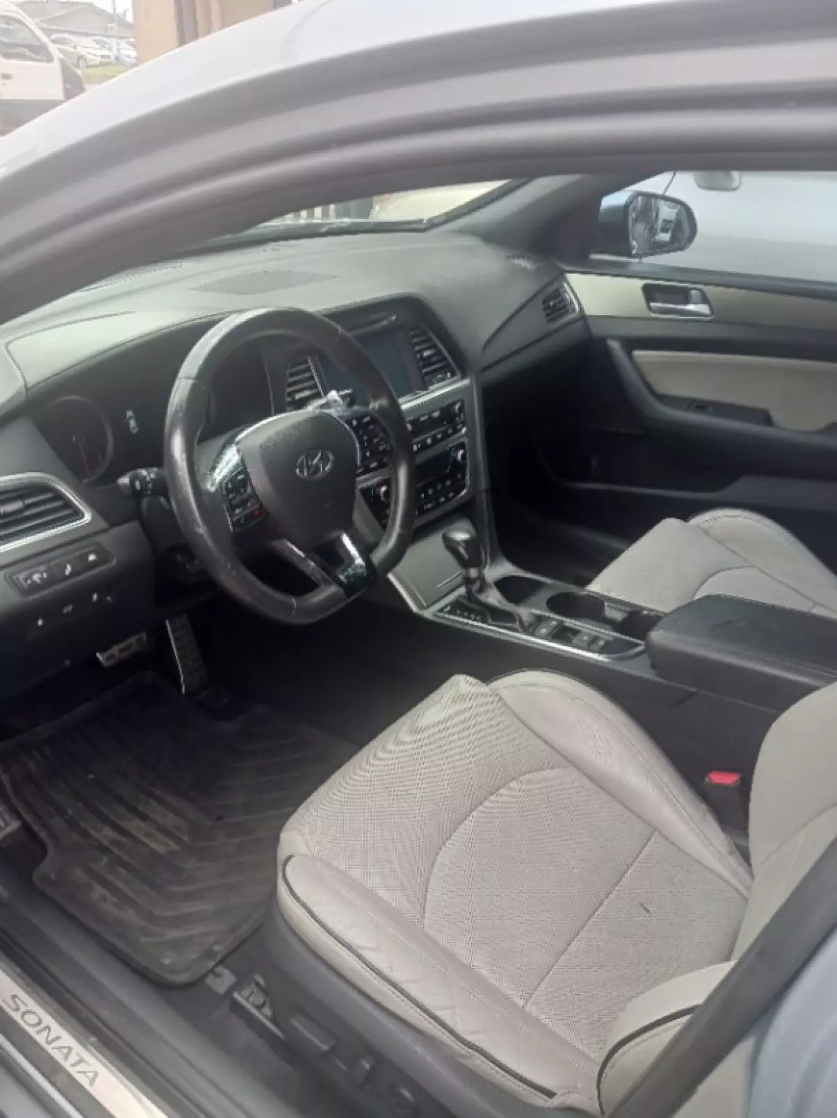 interiorFront