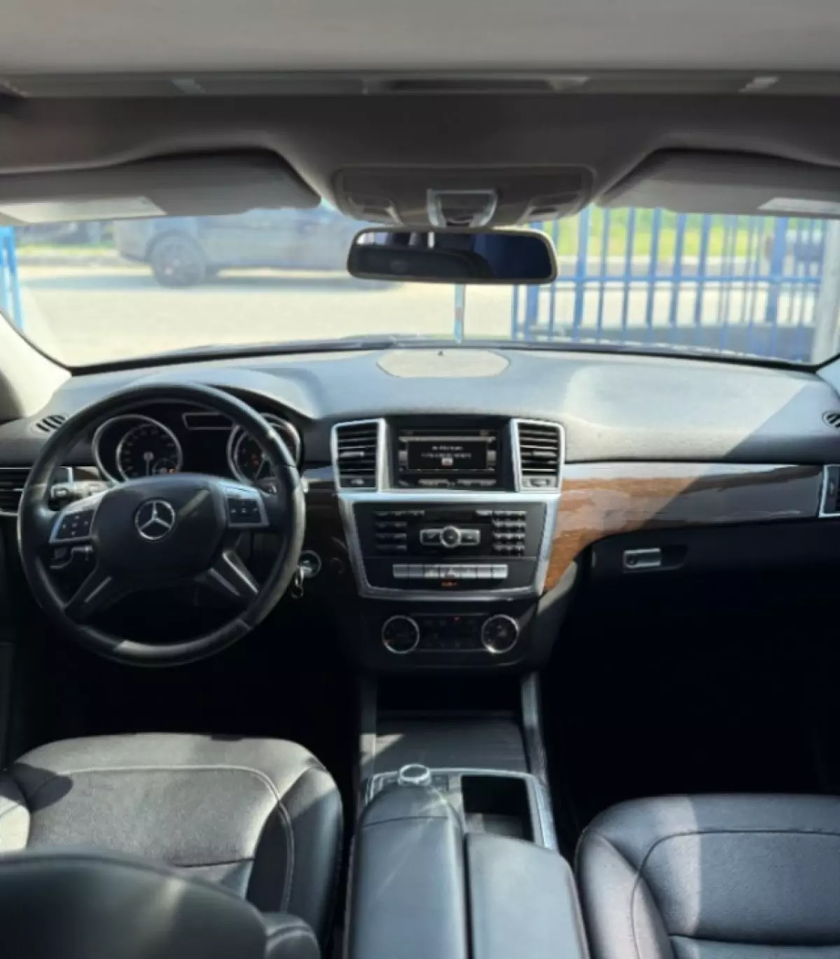 interiorFront