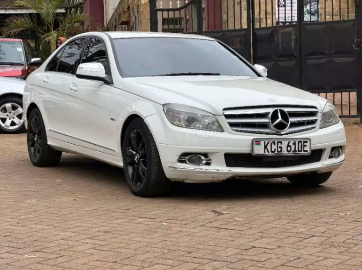 Mercedes-Benz C200 - 2012