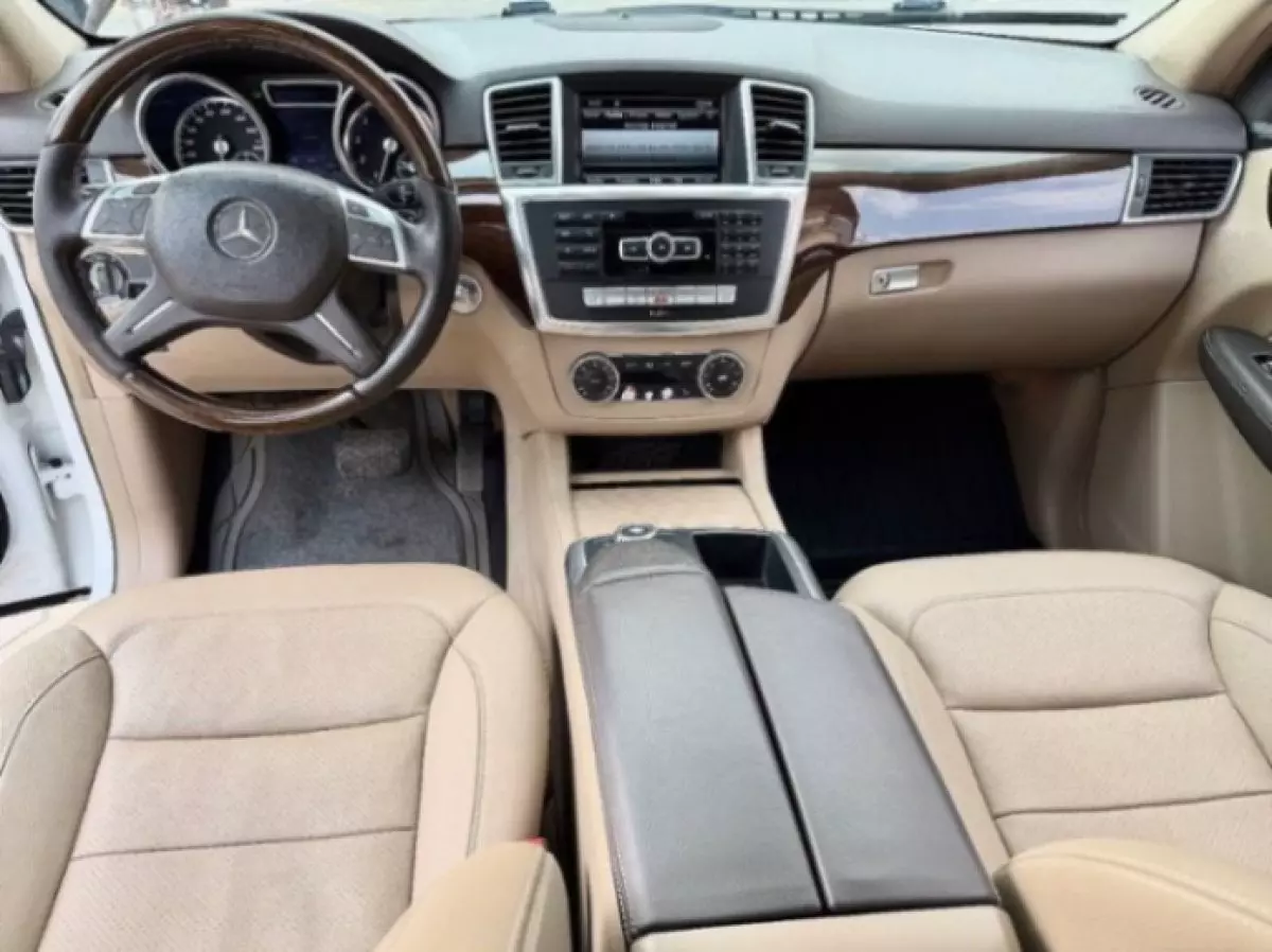 interiorFront