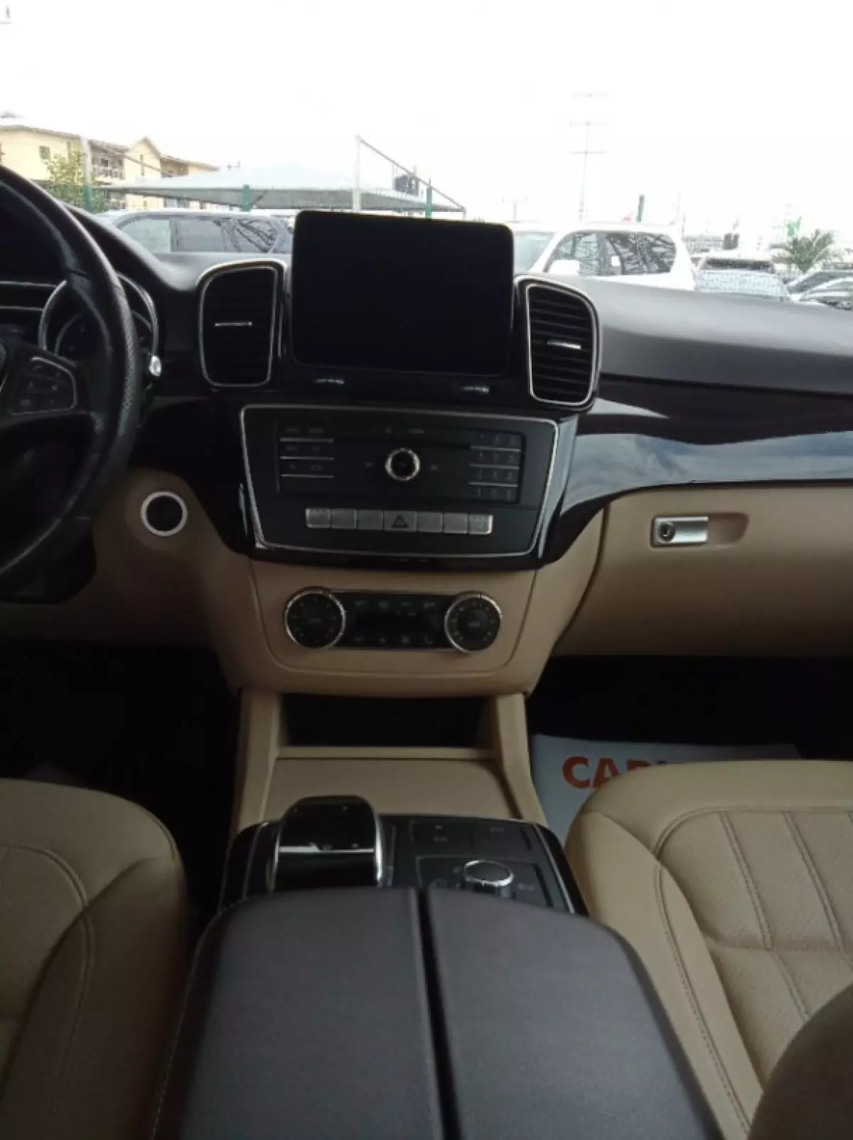 interiorFront