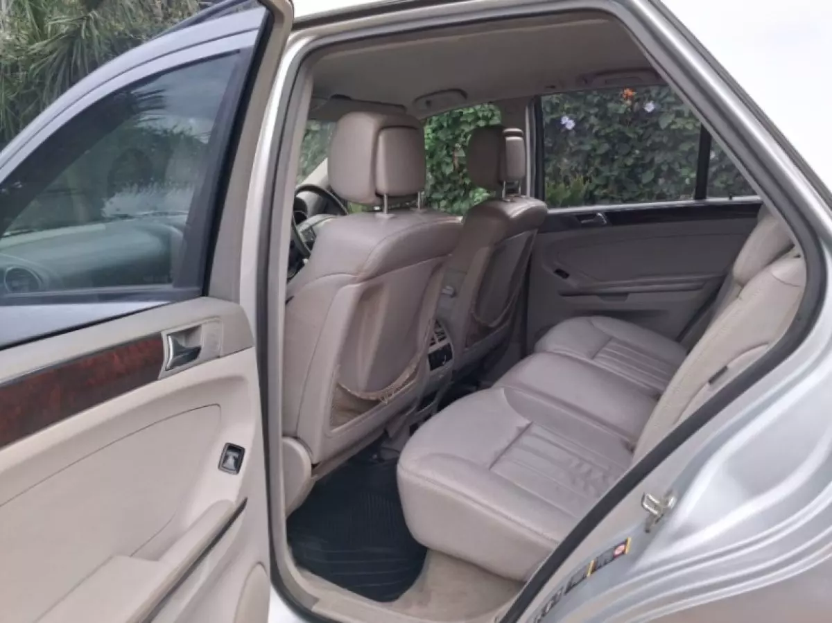interiorBack