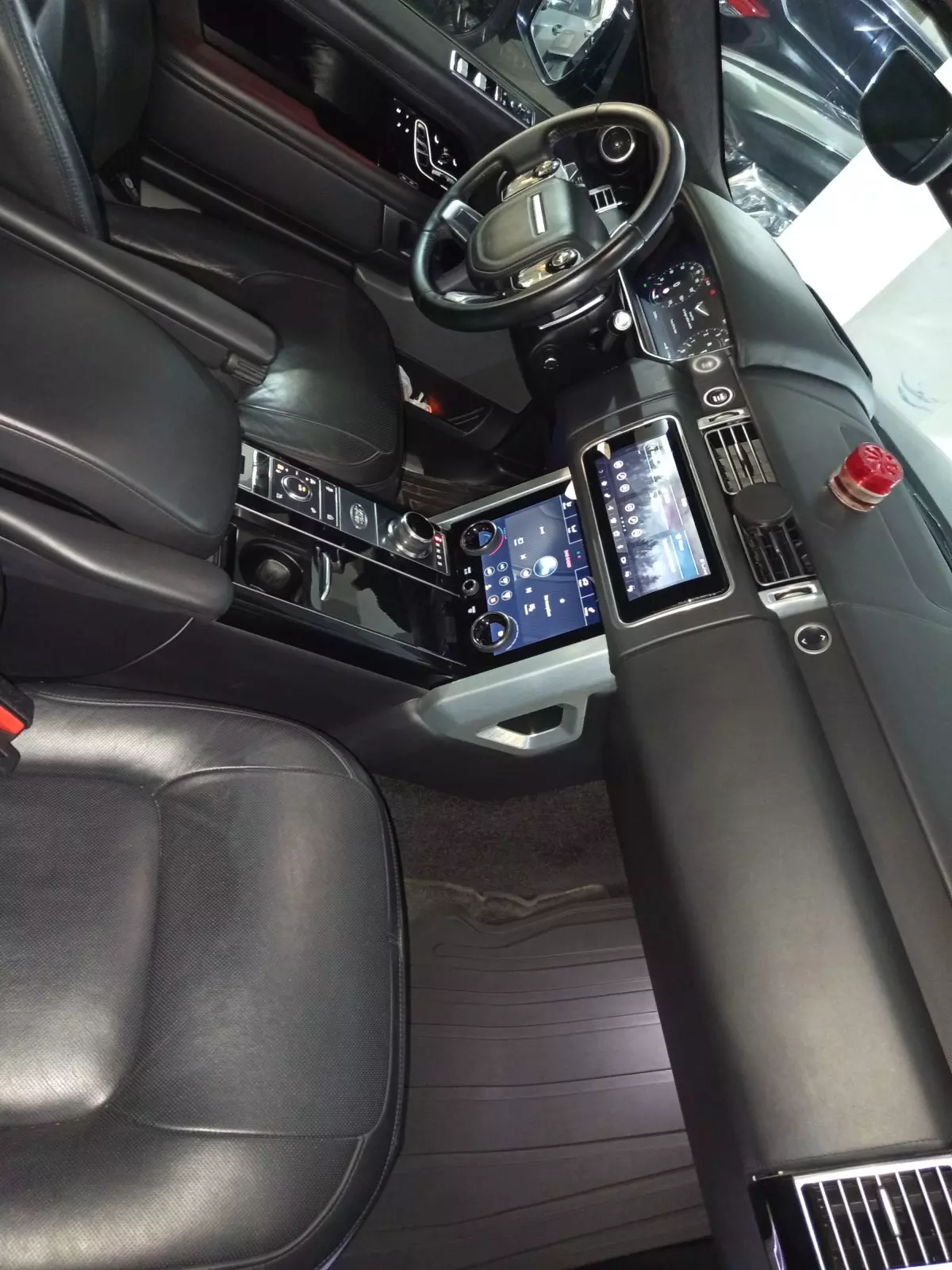 interiorFront