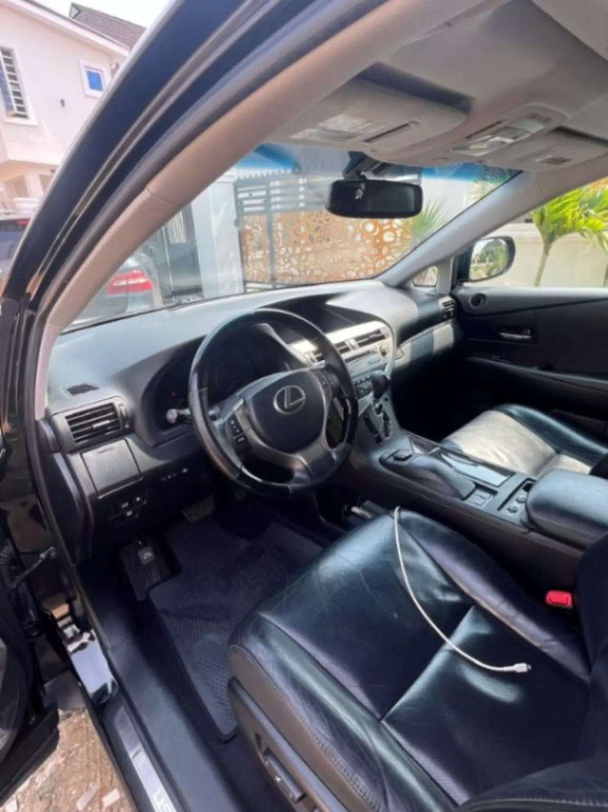 interiorFront