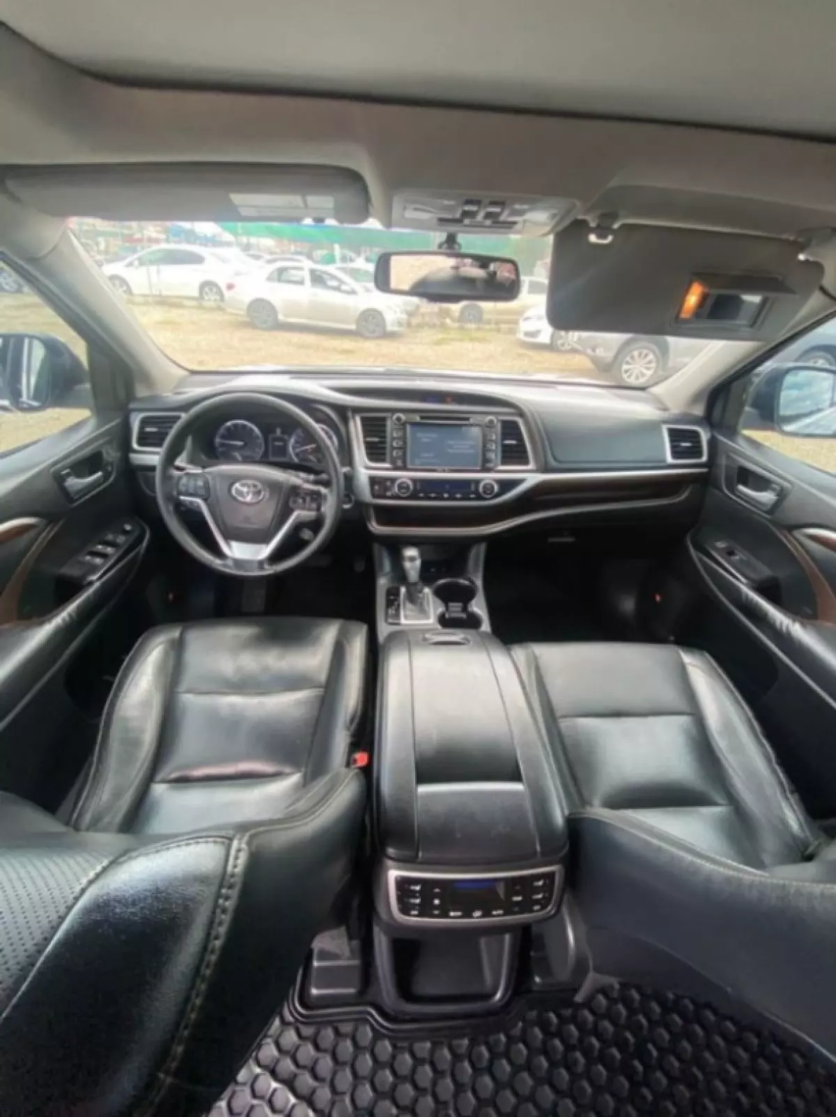 interiorFront