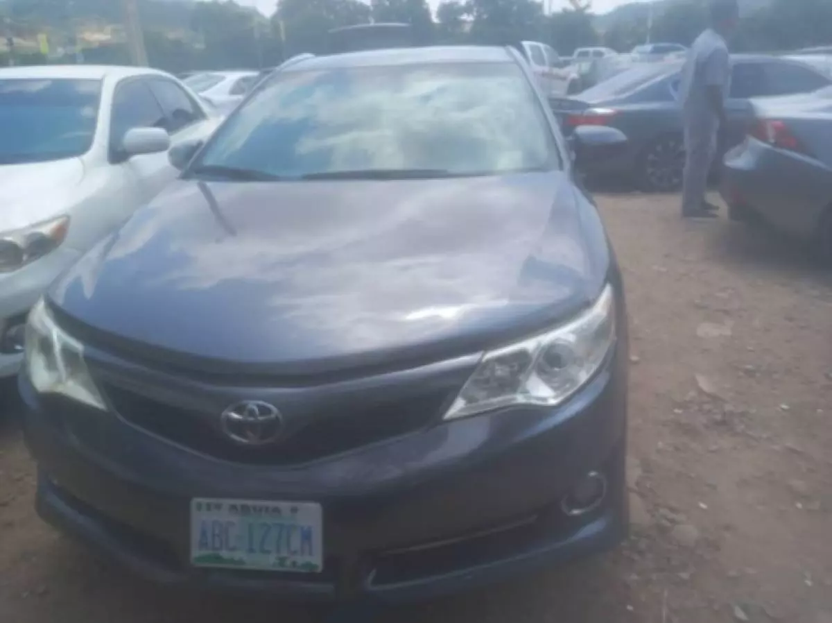 Toyota Camry - 2012