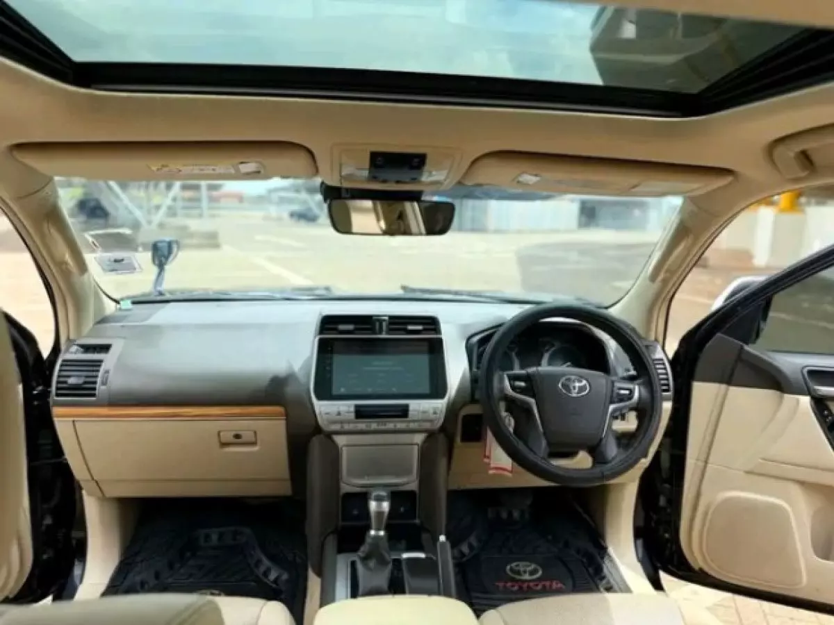 interiorFront