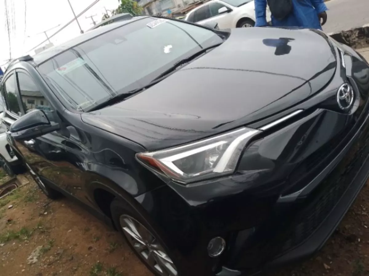 Toyota RAV 4 - 2016