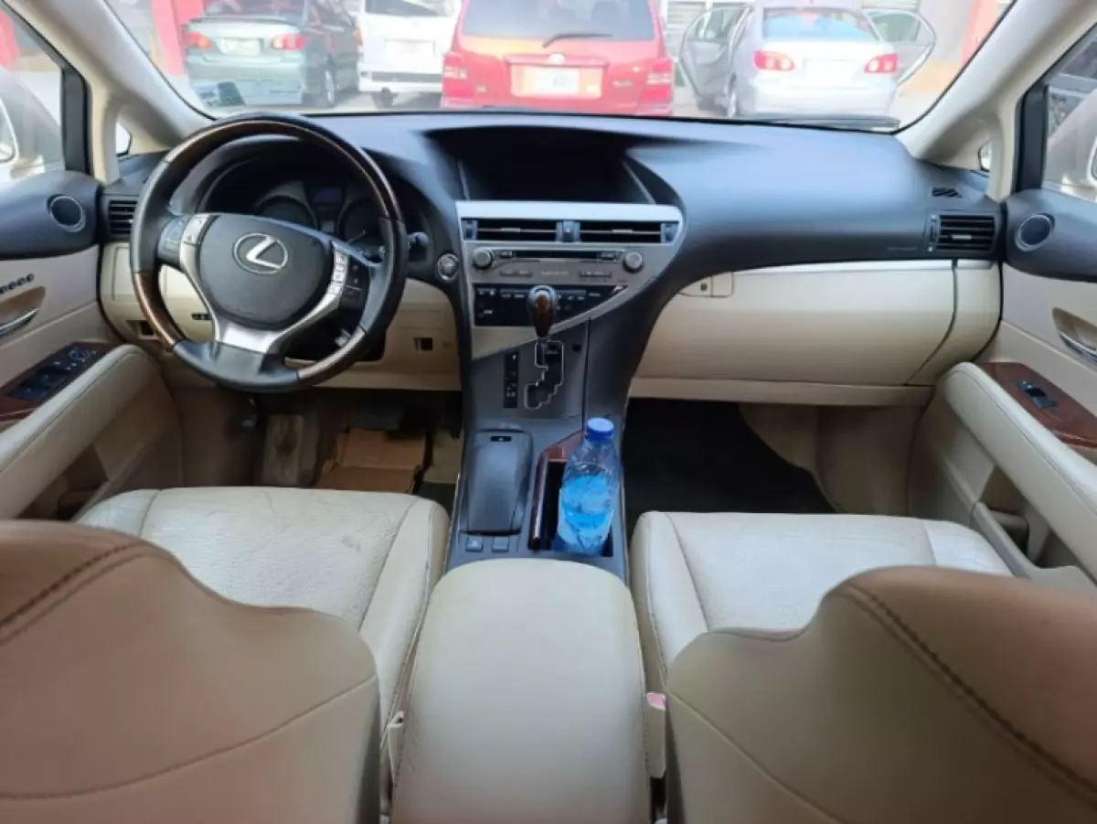 interiorFront