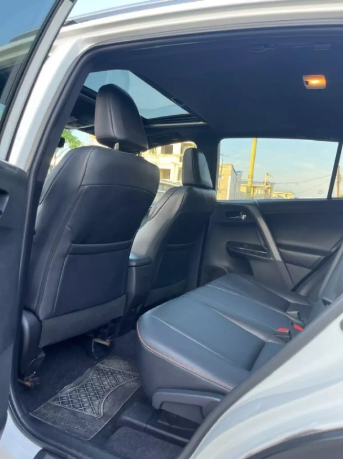 interiorBack