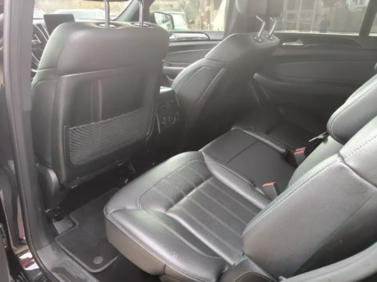 interiorBack