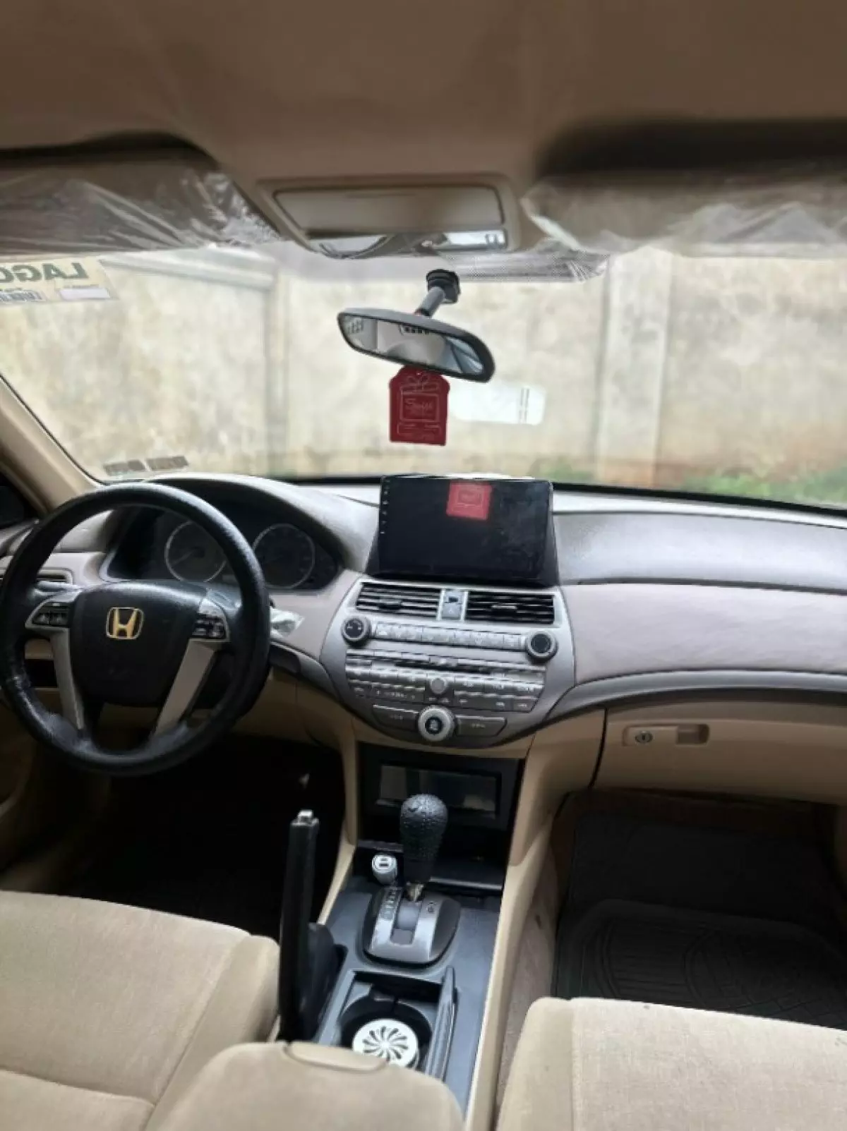 interiorFront
