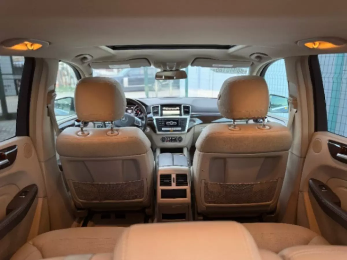 interiorFront