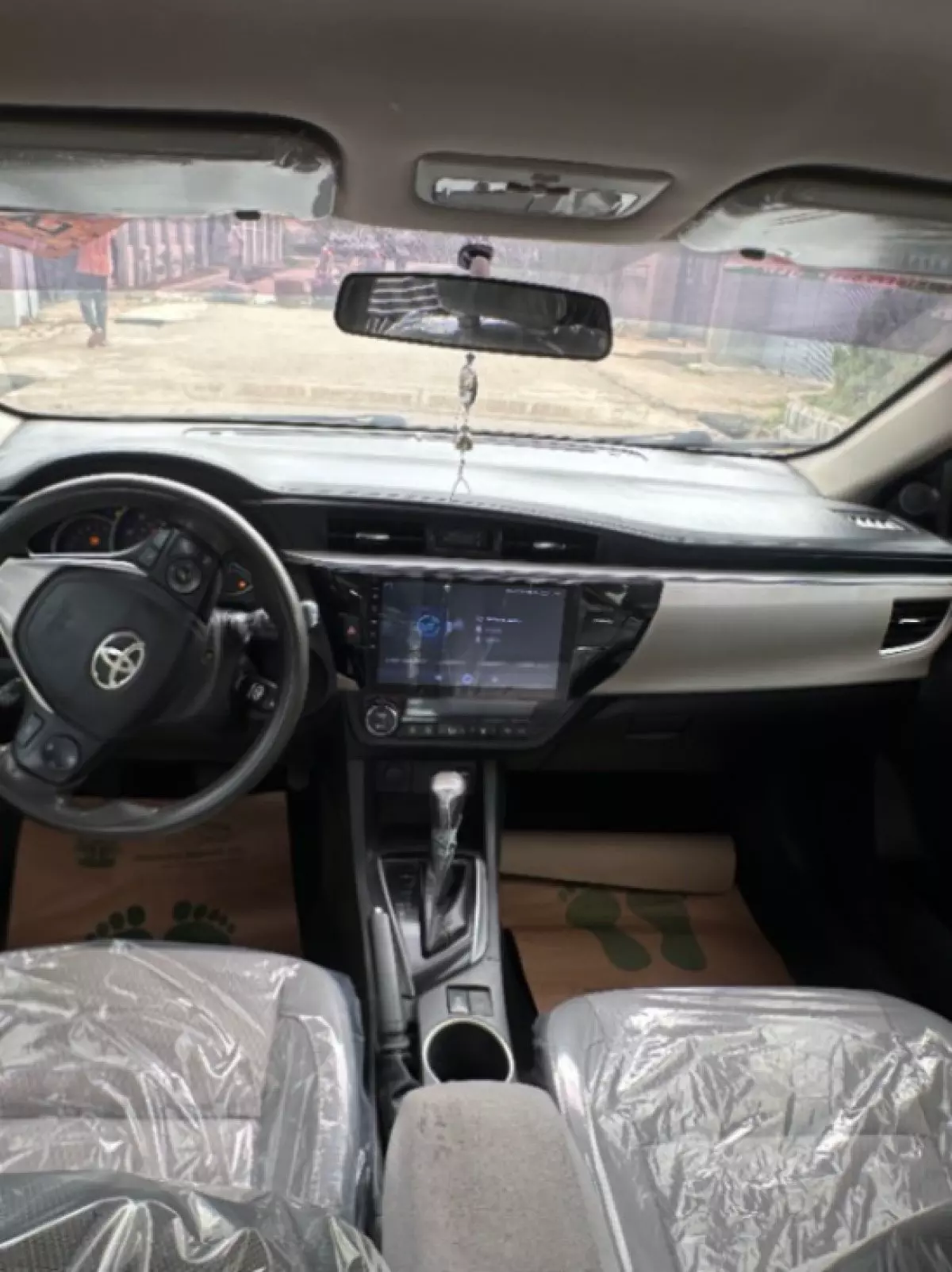 interiorFront