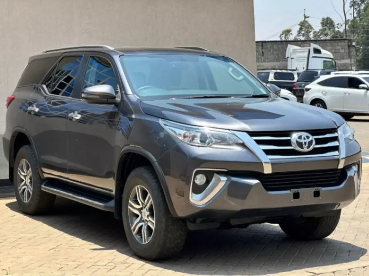 Toyota Fortuner - 2019