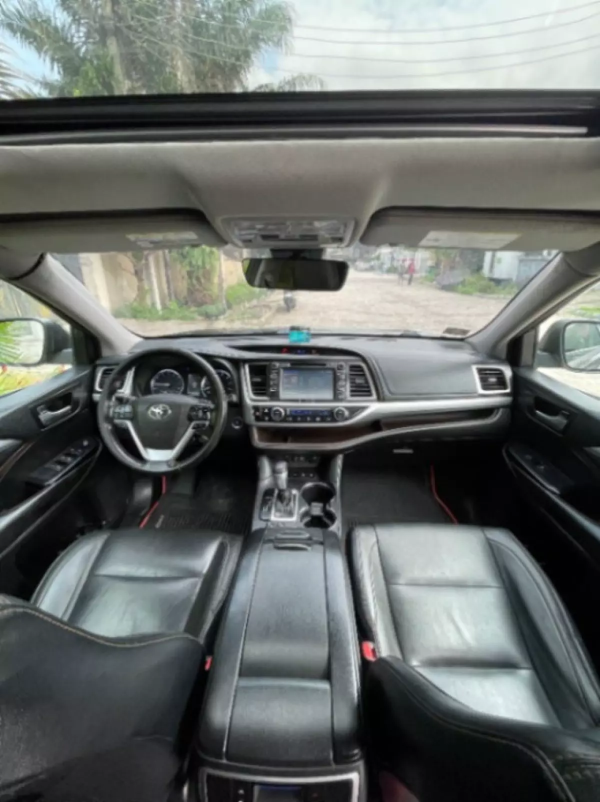 interiorFront
