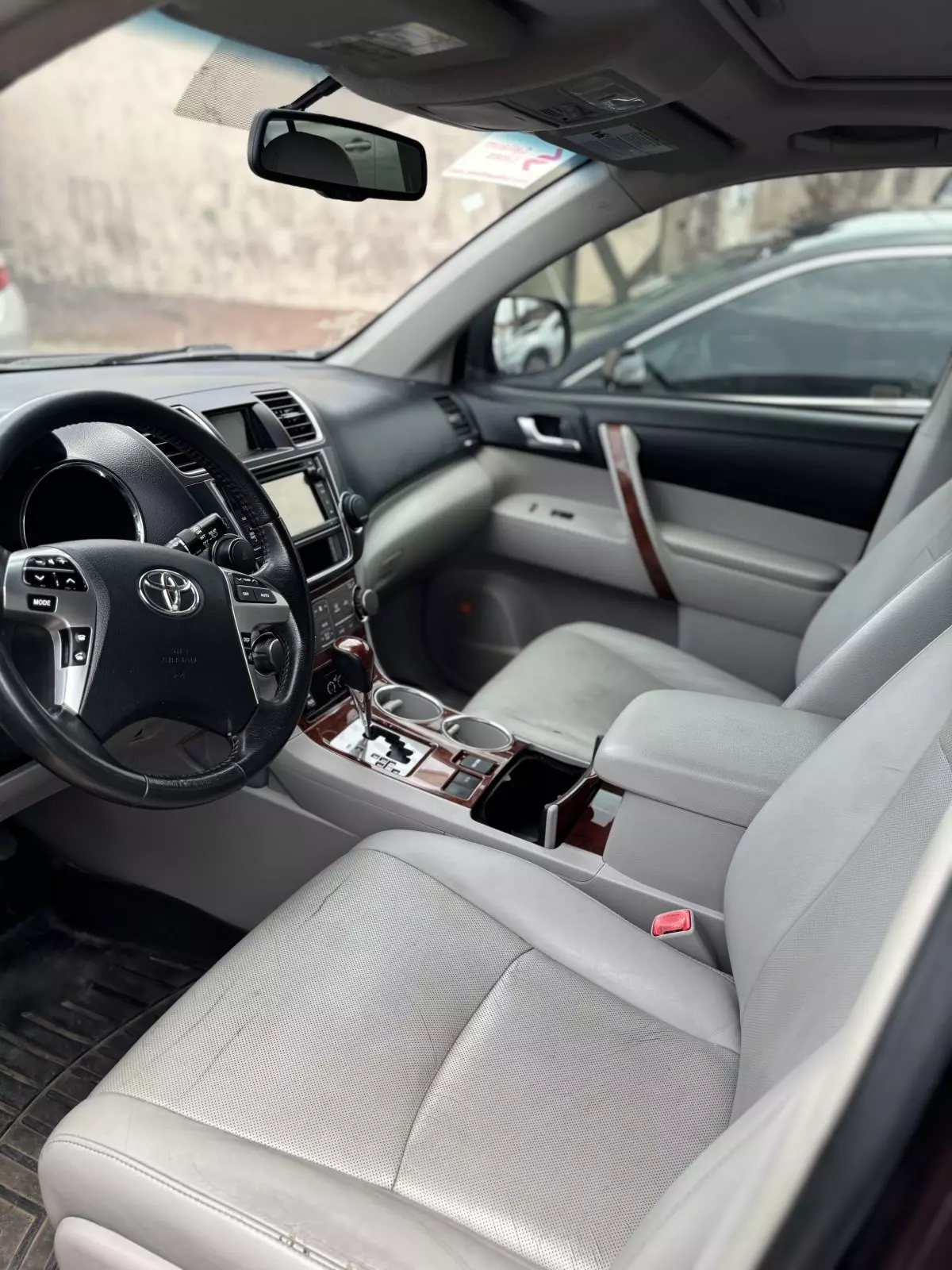 interiorFront