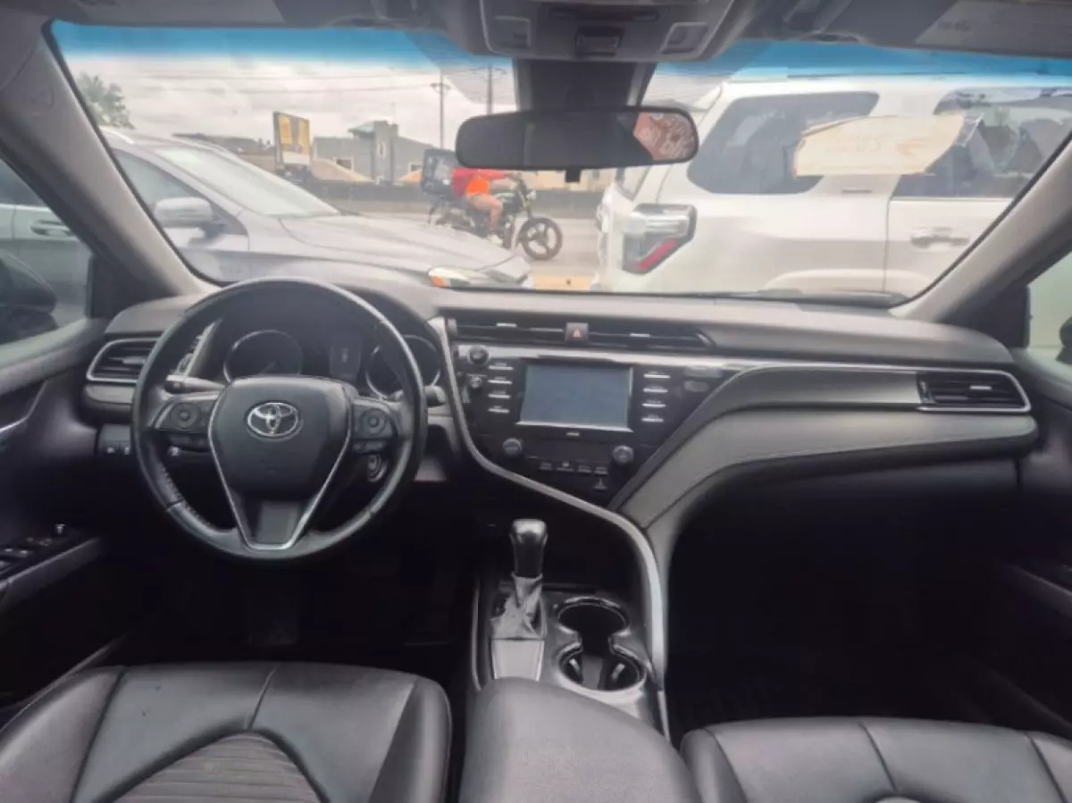 interiorFront