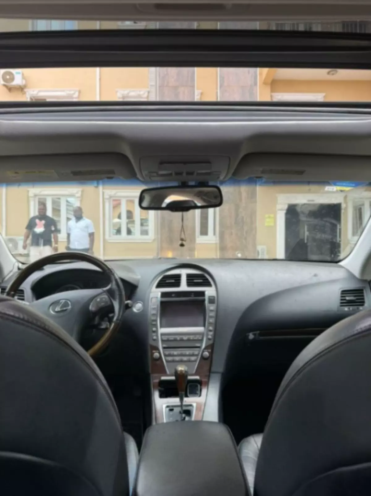 interiorFront