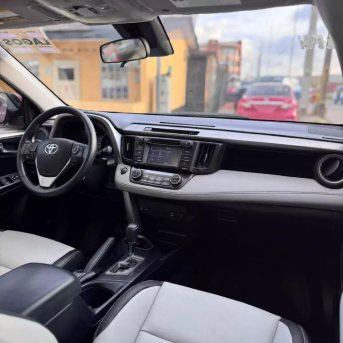 interiorFront