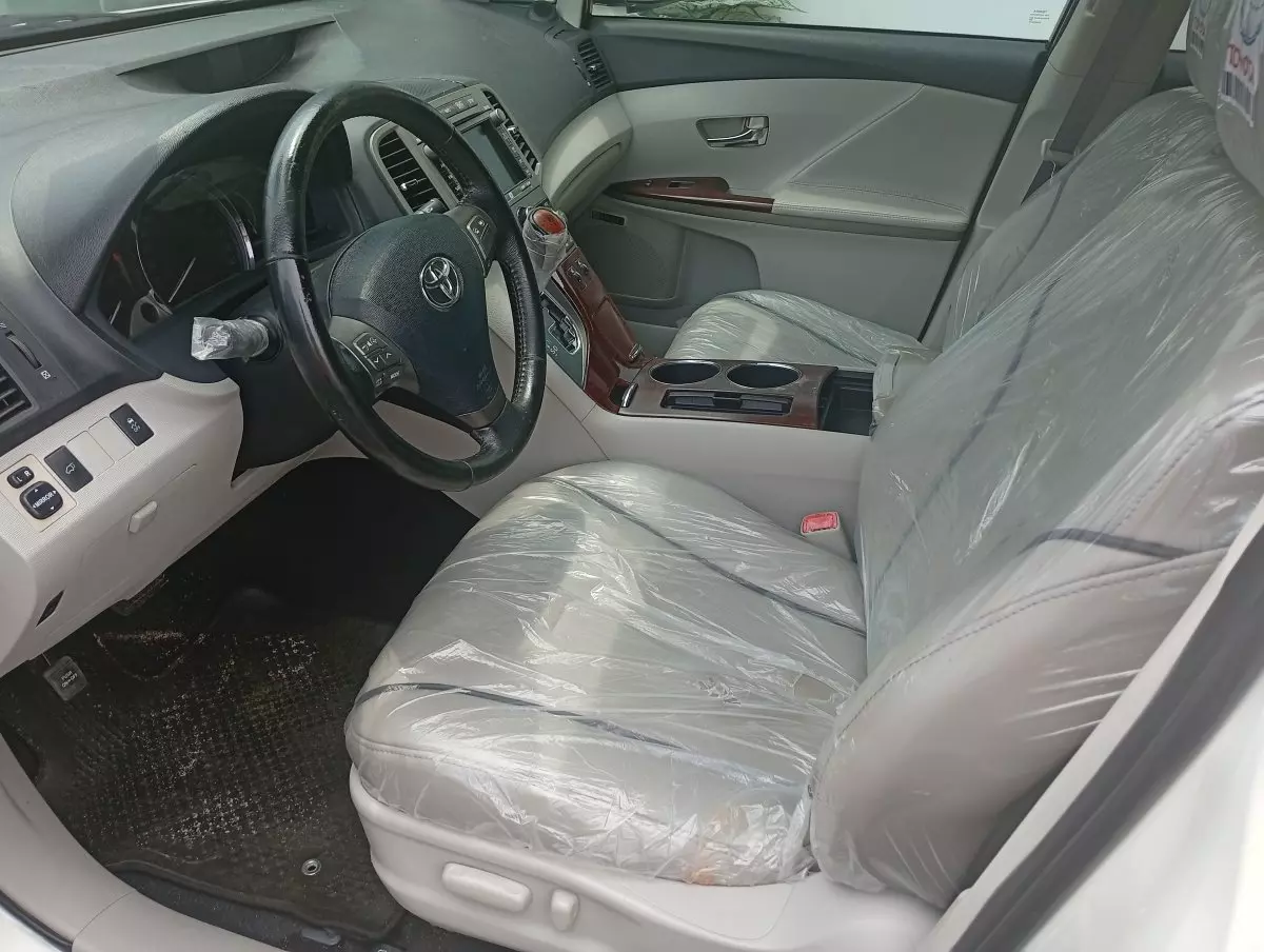 interiorFront
