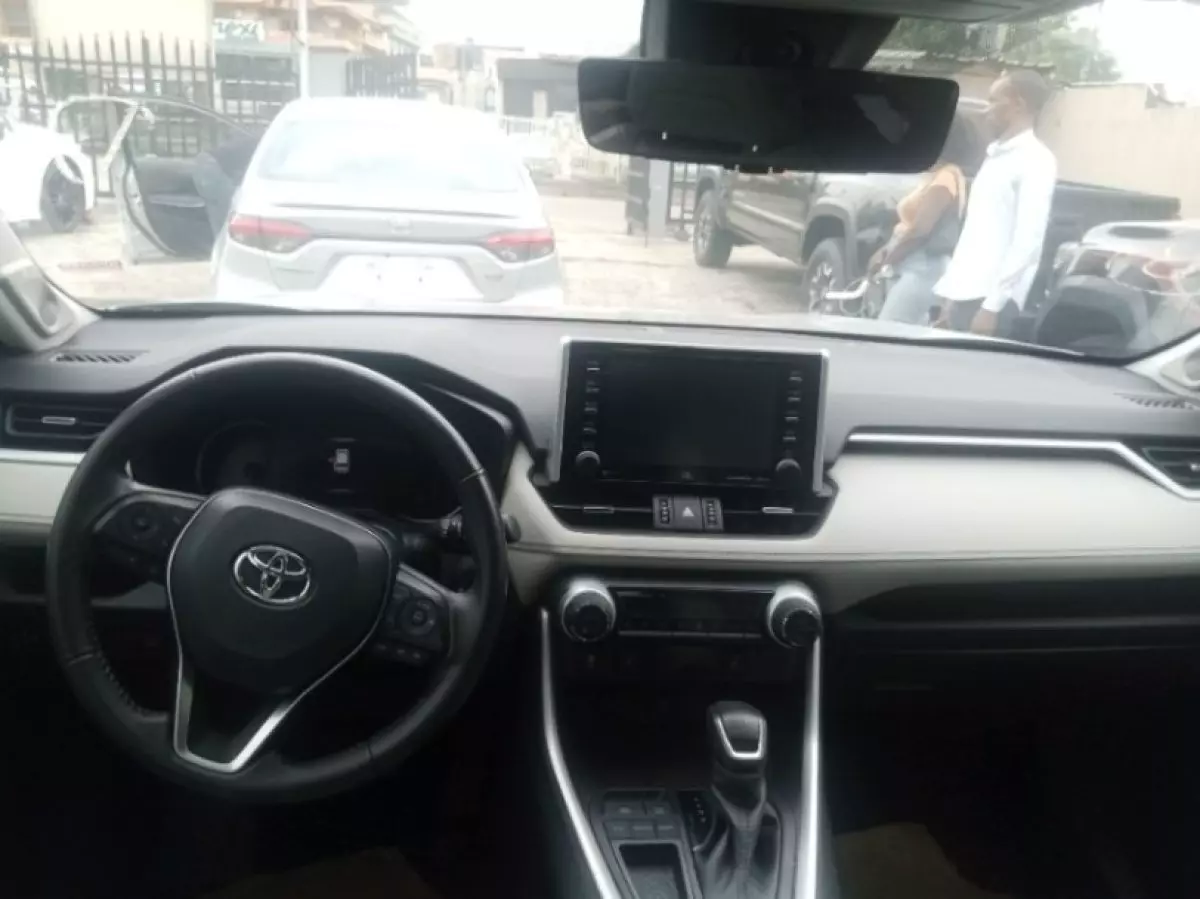 interiorFront