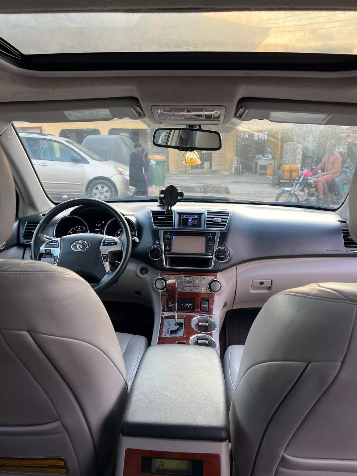 interiorFront