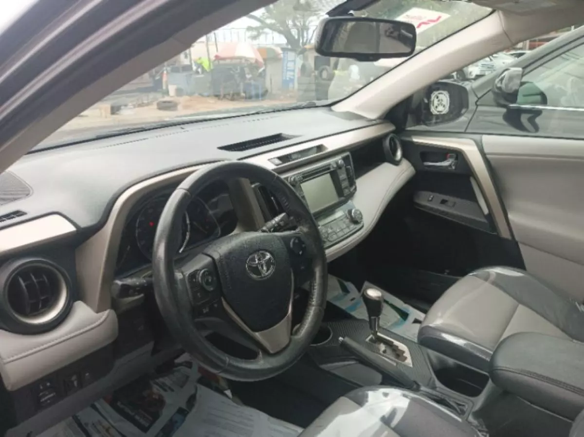 interiorFront
