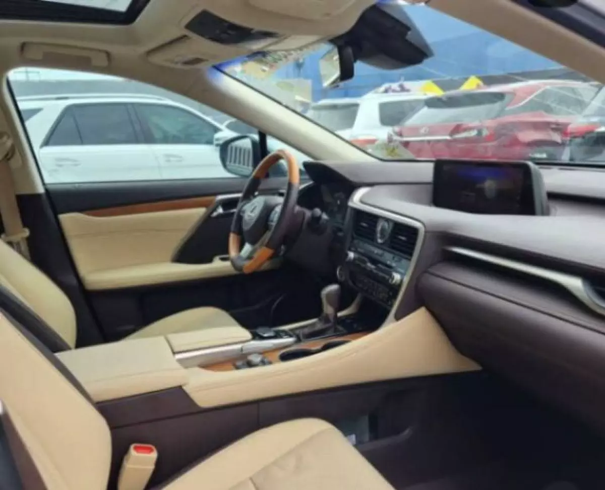 interiorFront