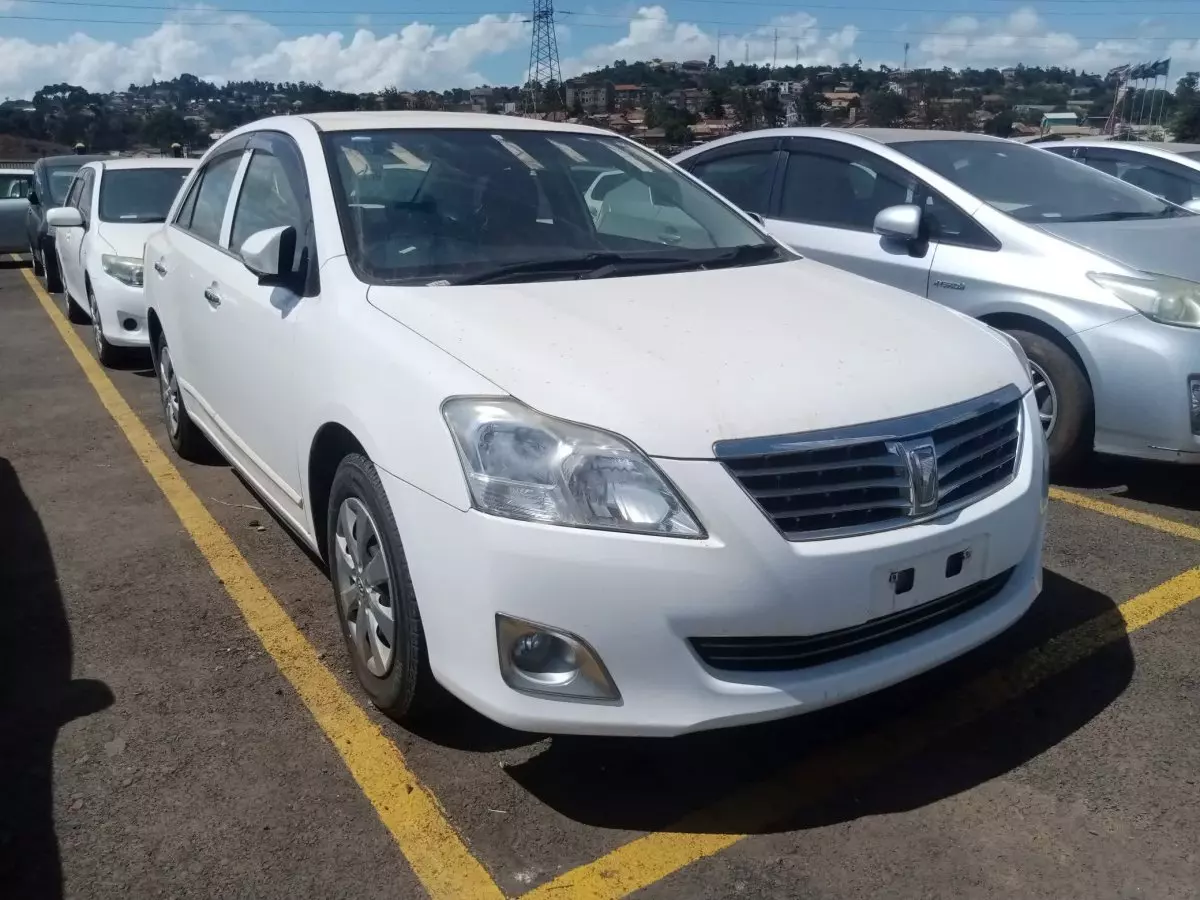 Toyota Premio    - 2012