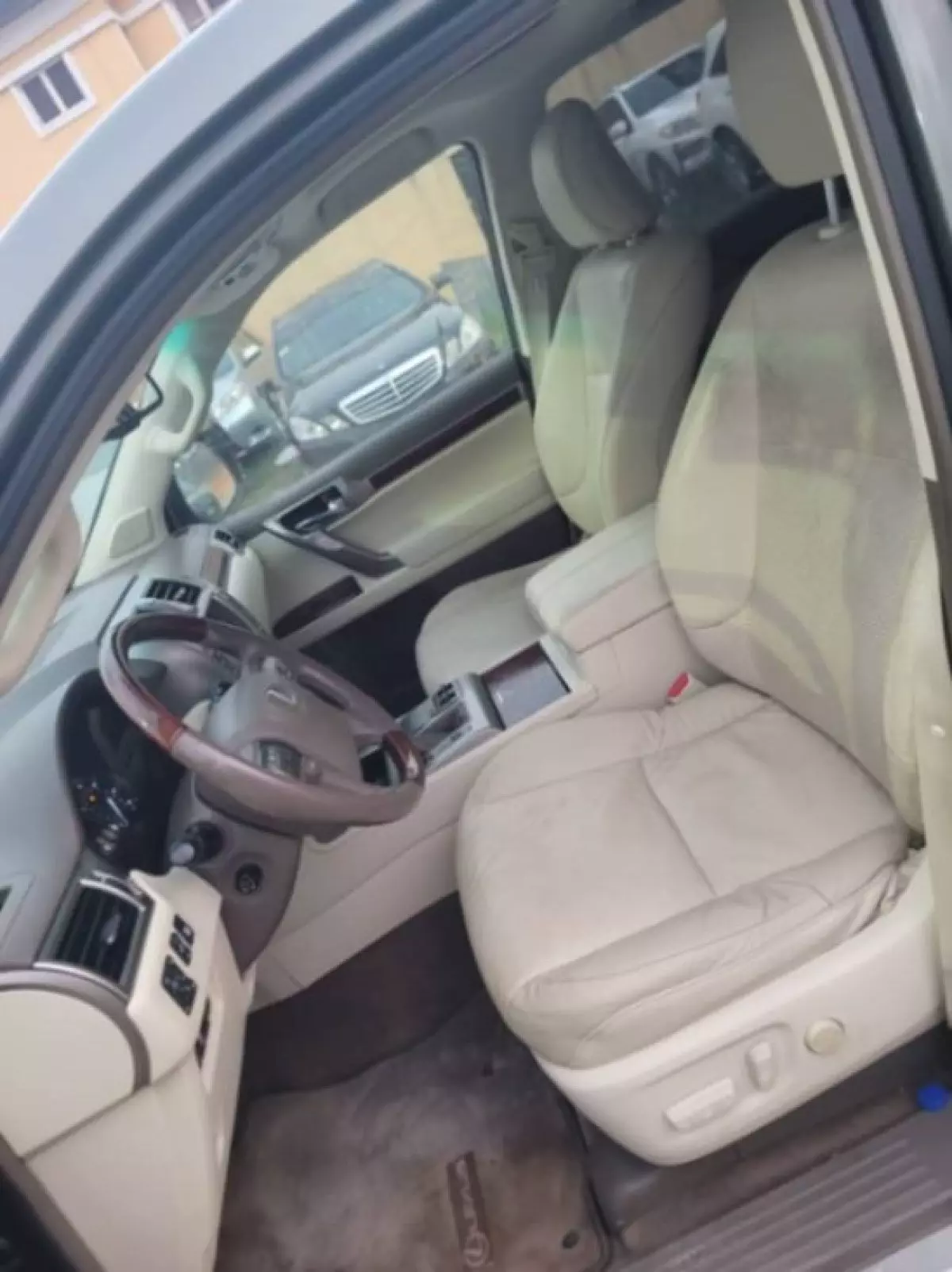 interiorBack