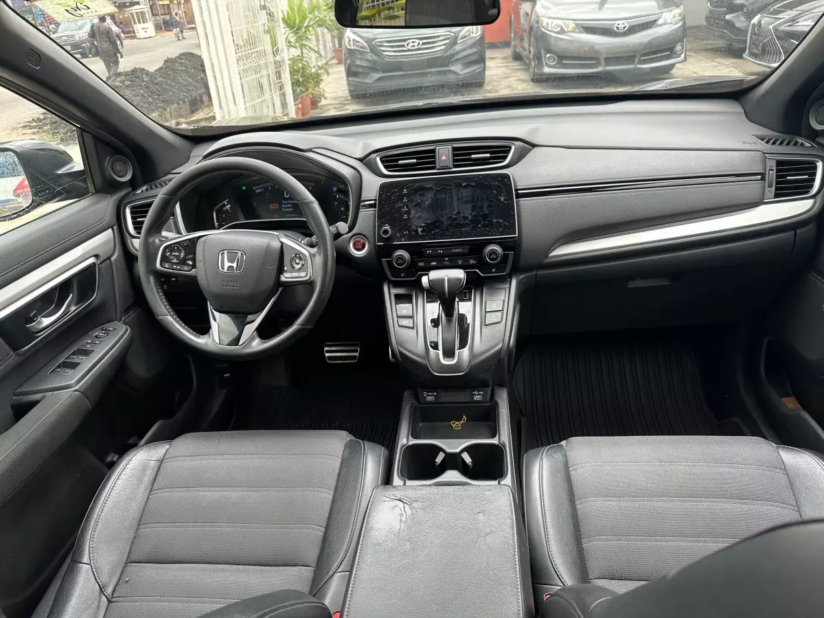 interiorFront