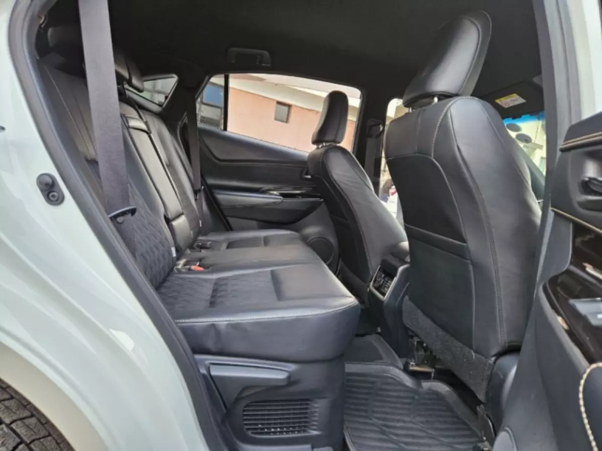 interiorFront