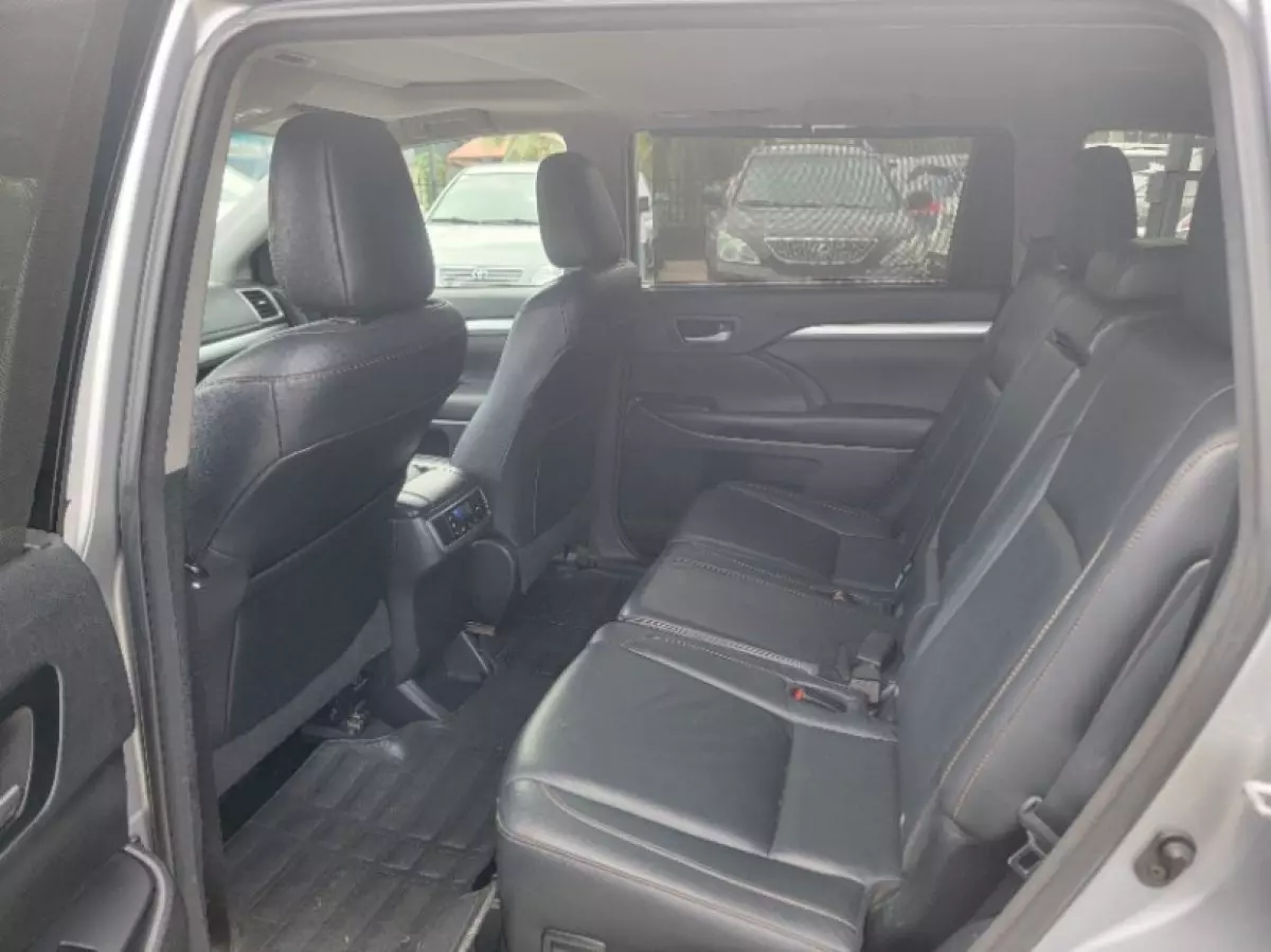 interiorBack