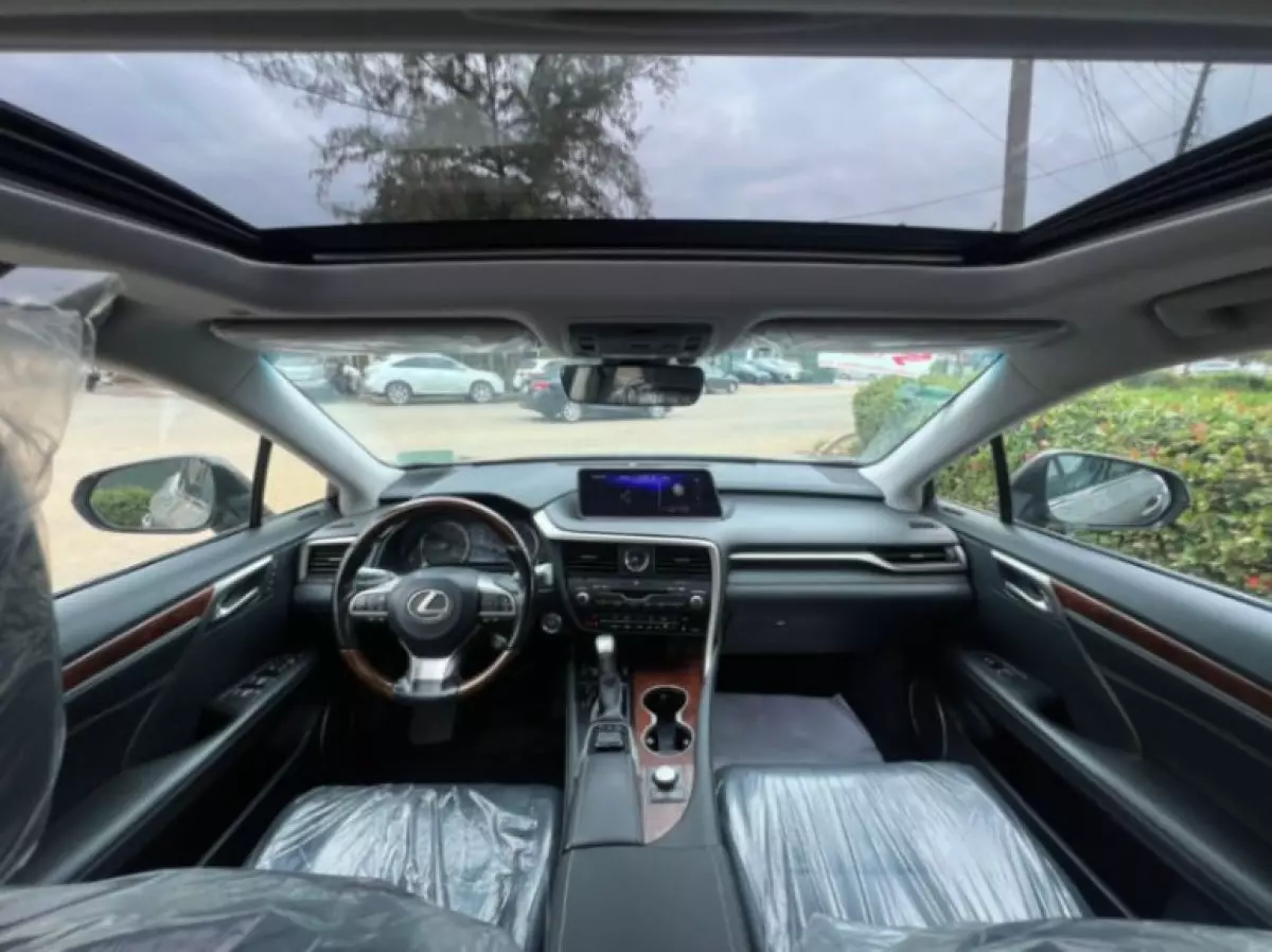 interiorFront