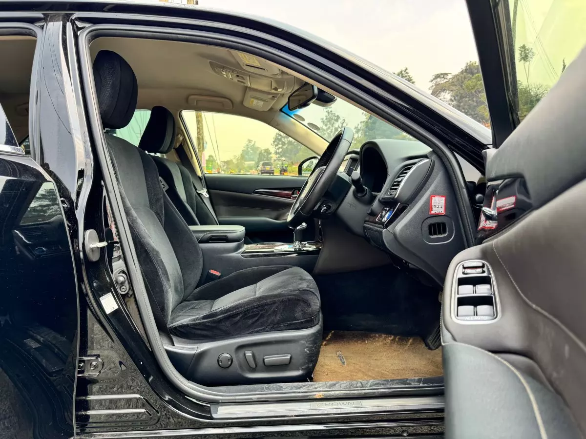 interiorFrontSeatsImage