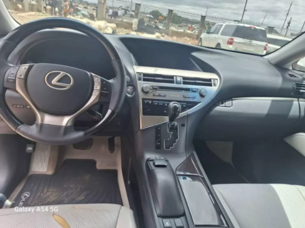 interiorFront