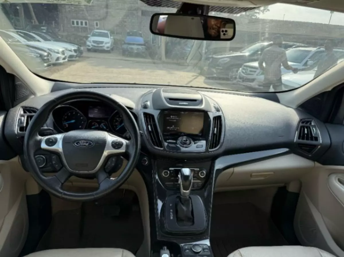 interiorFront