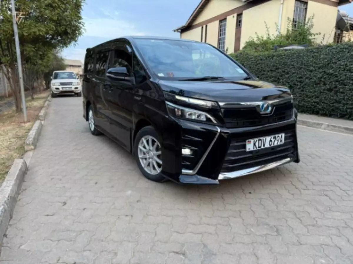 Toyota Voxy  - 2019